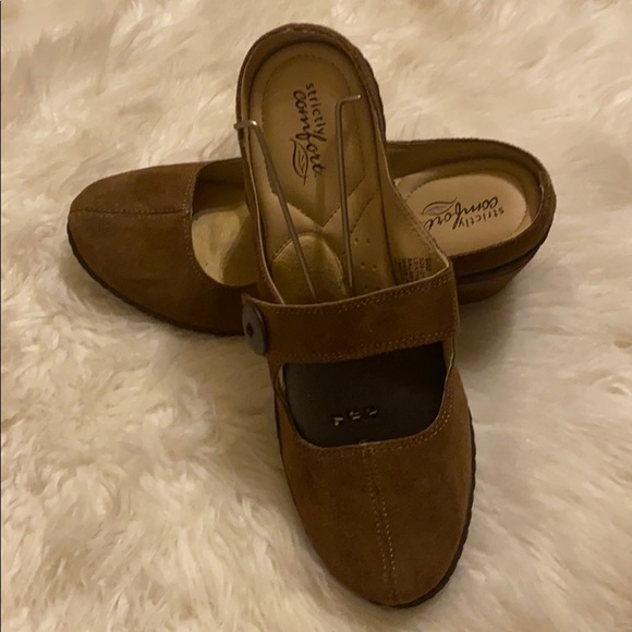 STRICTLY COMFORT MARIAN SUEDE LEATHER SLIP ONS - Picture 1 of 8